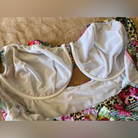 ASOS DESIGN Curve Underwired Swimsuit In Festival Tropical Print - Picture 8 of 13